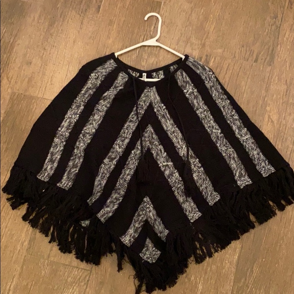 Leo & Nicole Black & Gray Poncho